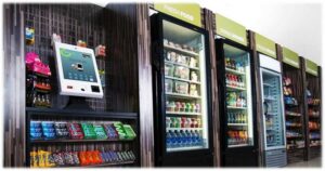 Distributori automatici a vetrina con alimenti e bevande confezionati